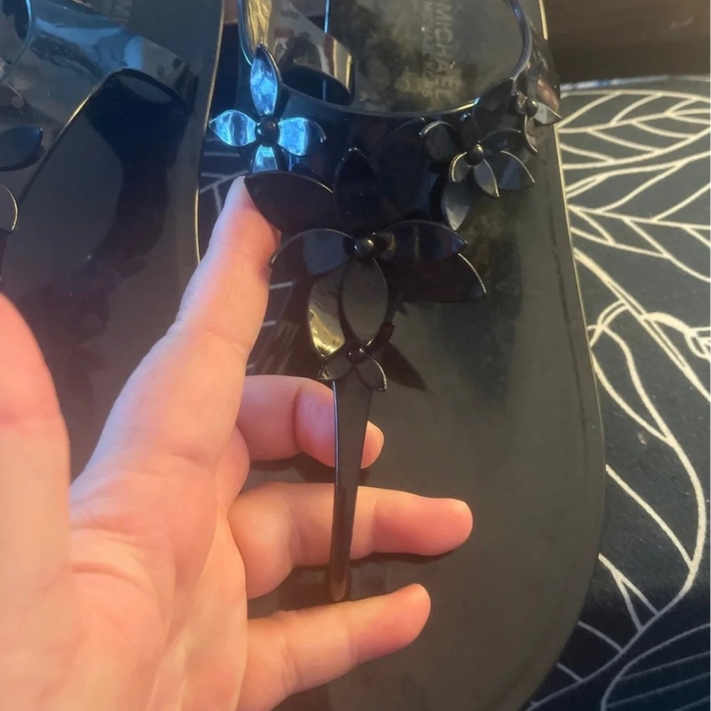 MK thong sandal Preowned